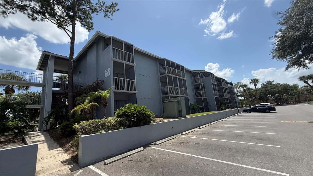 122 WATER FRONT WAY