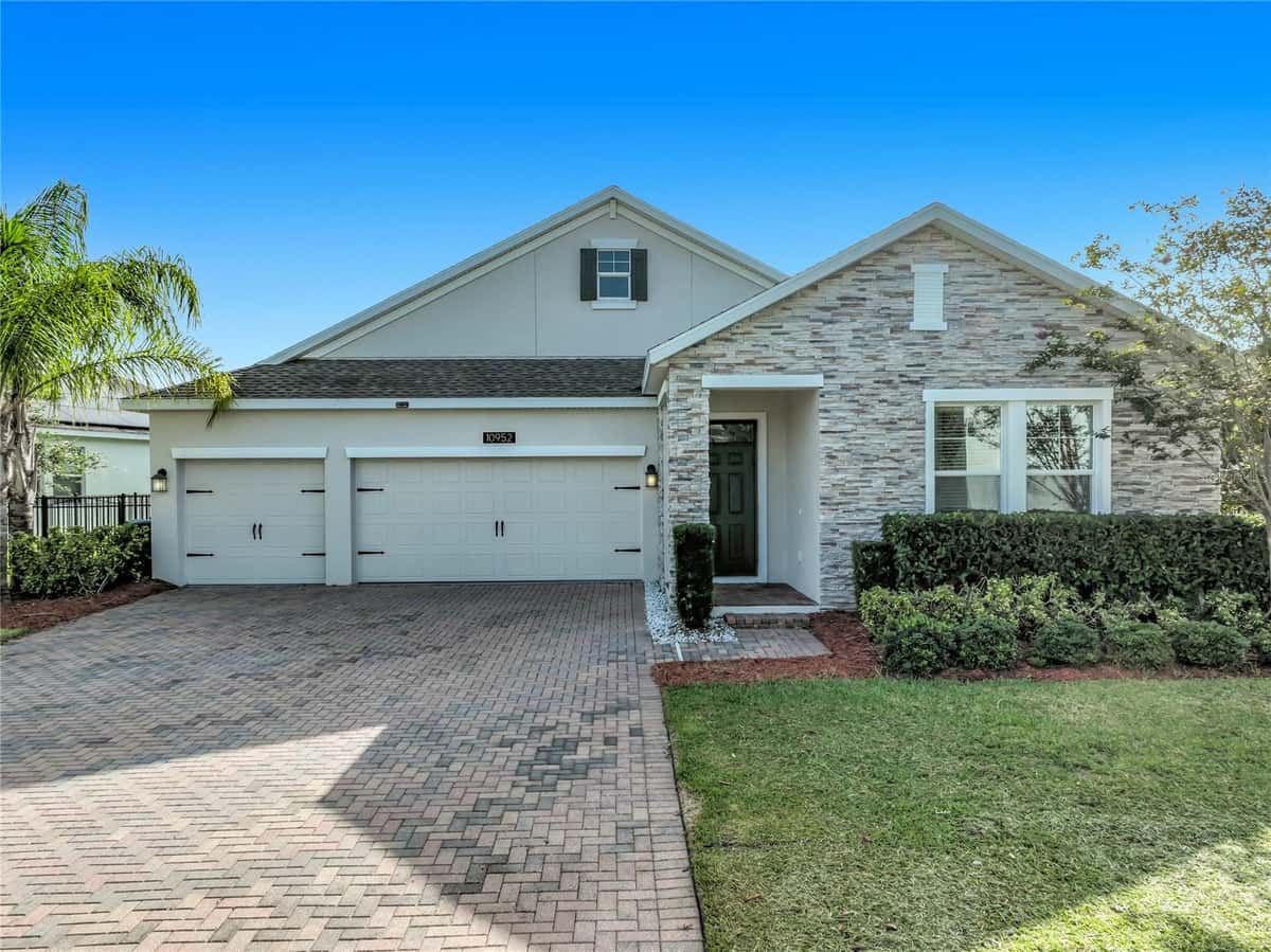 10952 LONGLEAF WOODS DRIVE