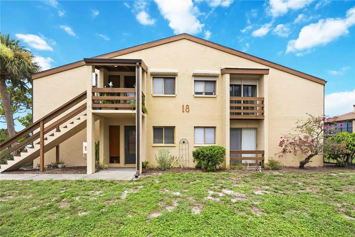 18 QUAILS RUN BOULEVARD