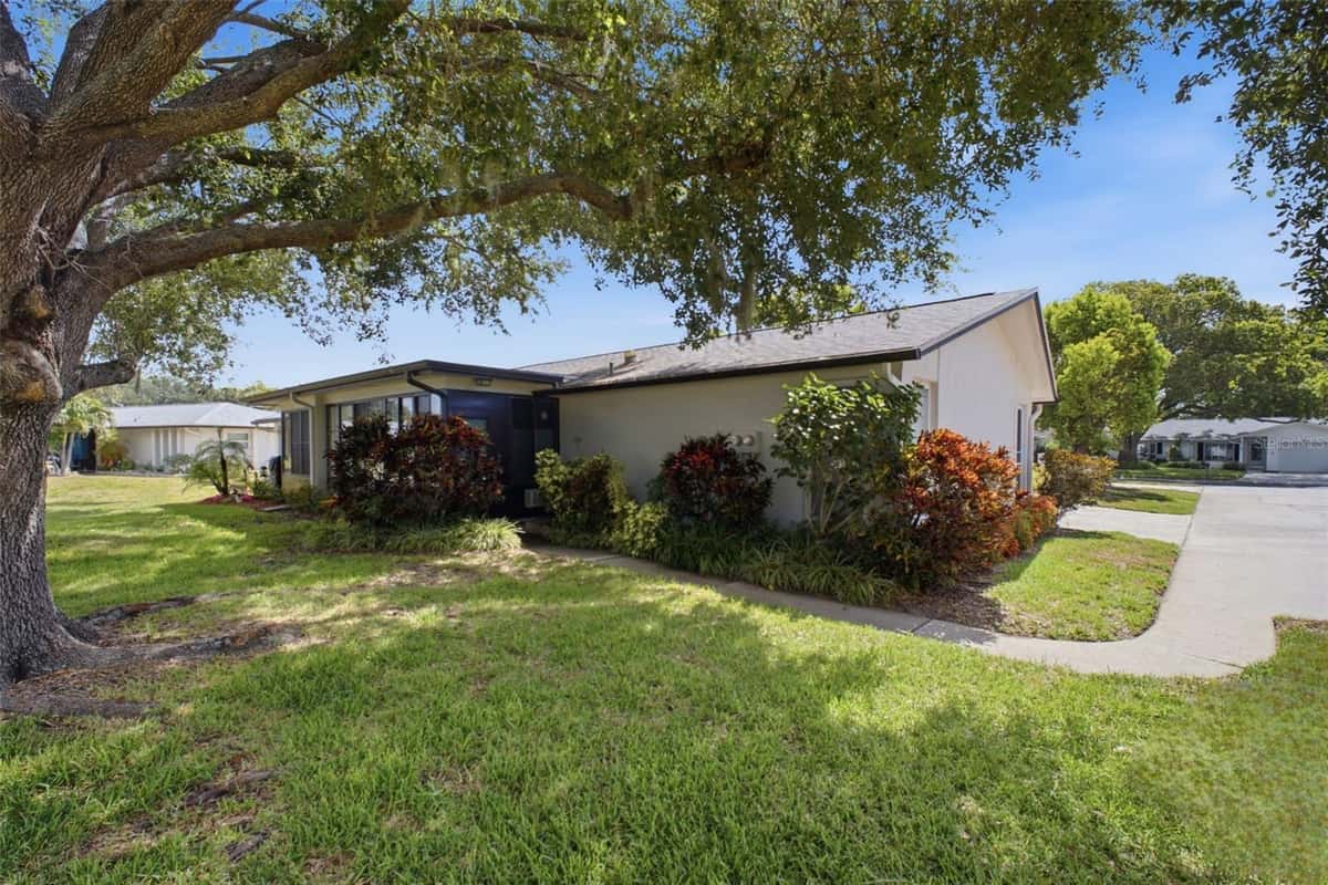 1335 QUEEN ANNE DRIVE