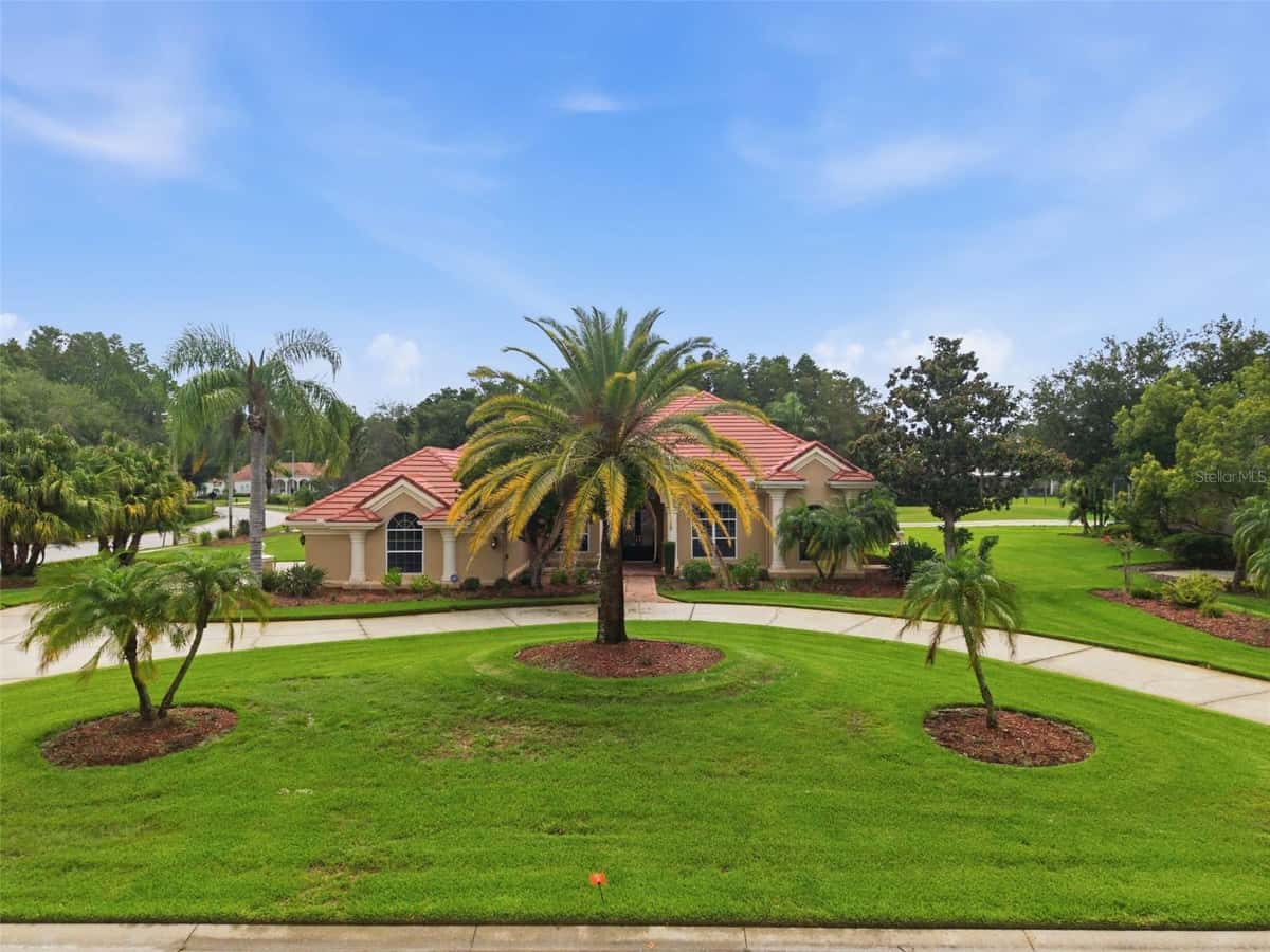 18655 AVENUE CAPRI
