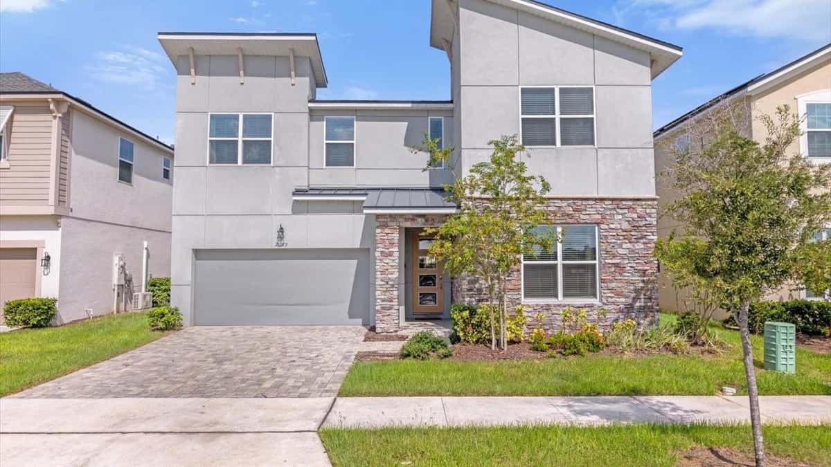 2089 TROPICAL PALMS CIRCLE