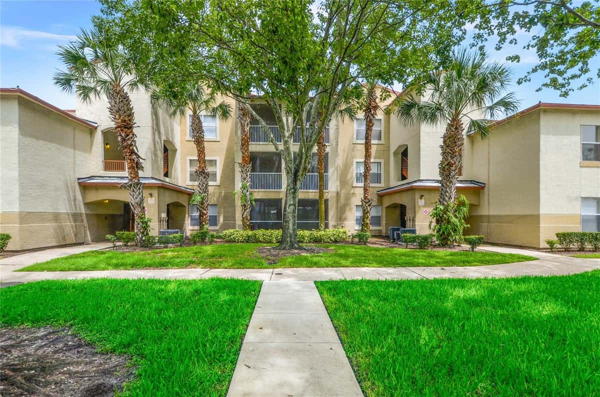 826 CAMARGO WAY