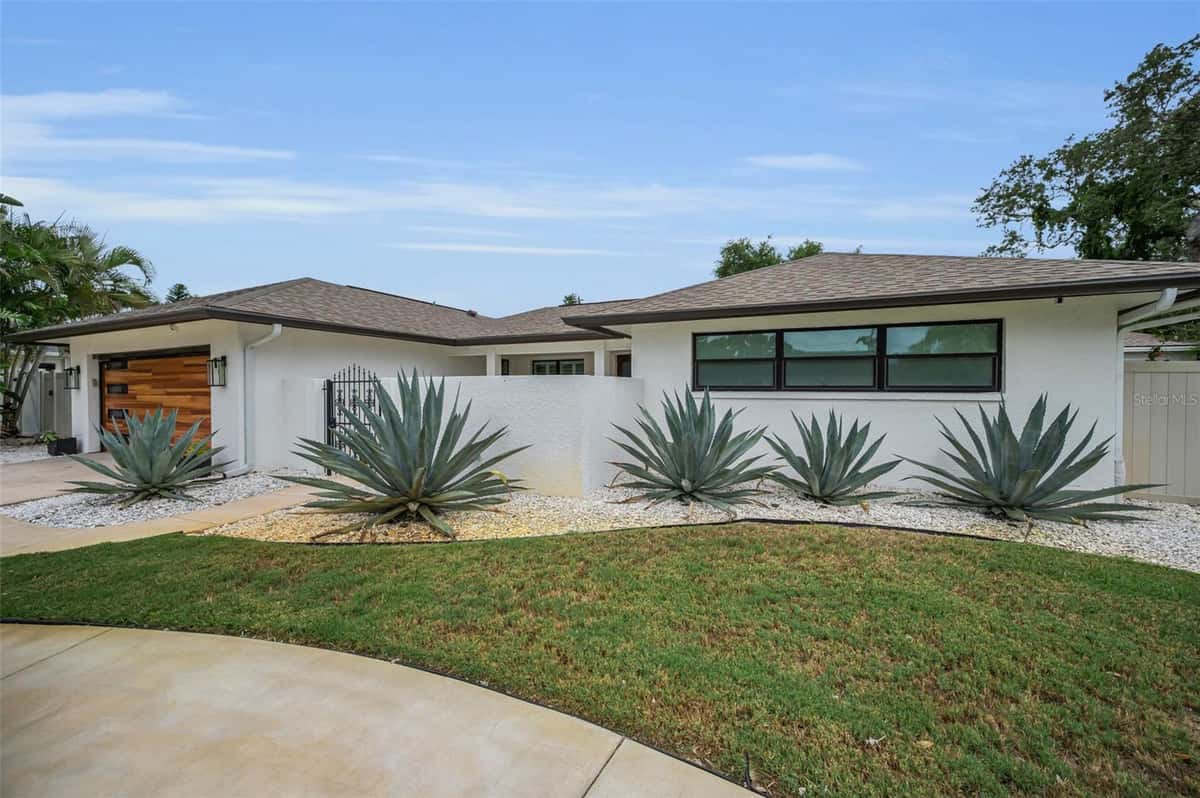 14516 BAY HILLS DRIVE