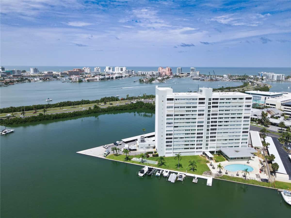 31 ISLAND WAY