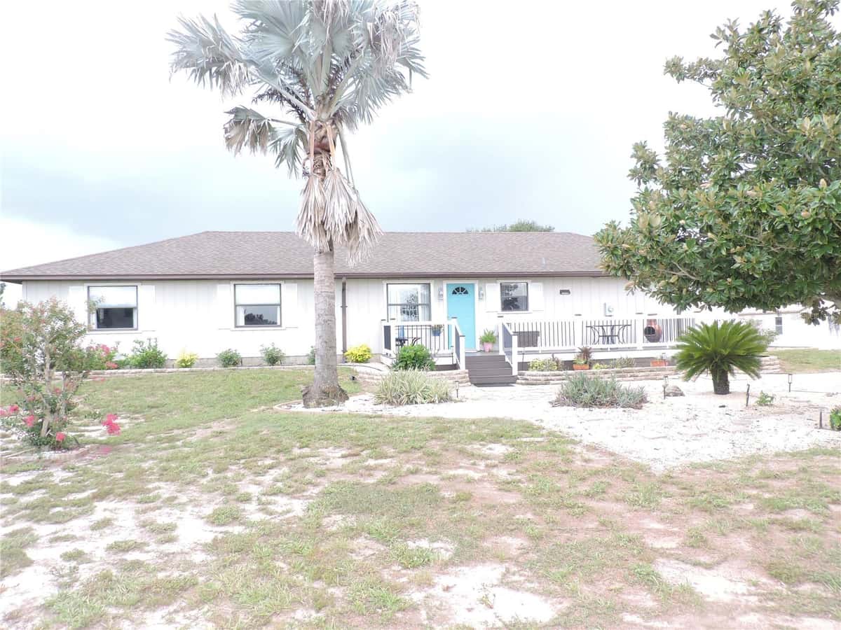 5015 TWIN LAKES LANE