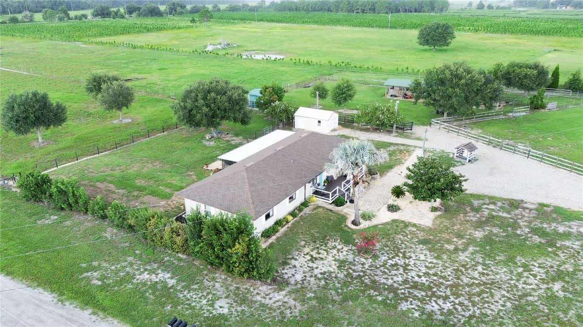5015 TWIN LAKES LANE