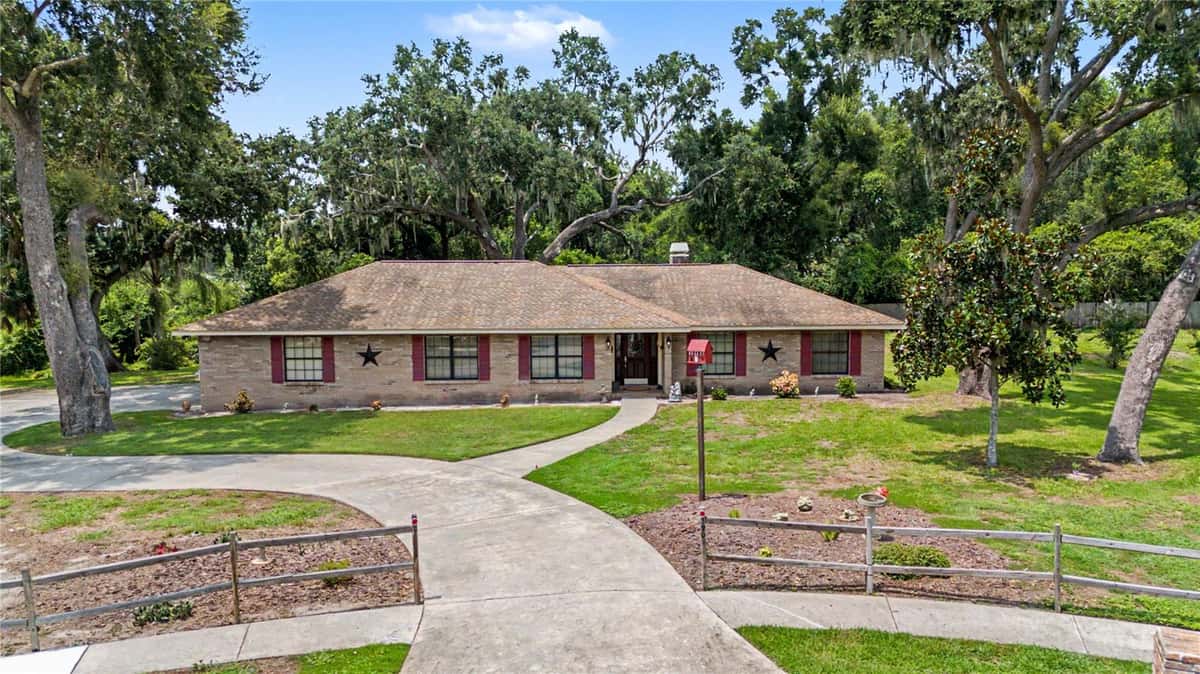 3901 BUTTONWOOD COURT
