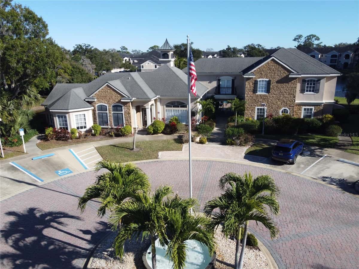 940 VILLAGE TRAIL