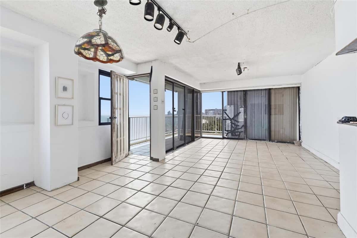 4633 ISLA VERDE AVE