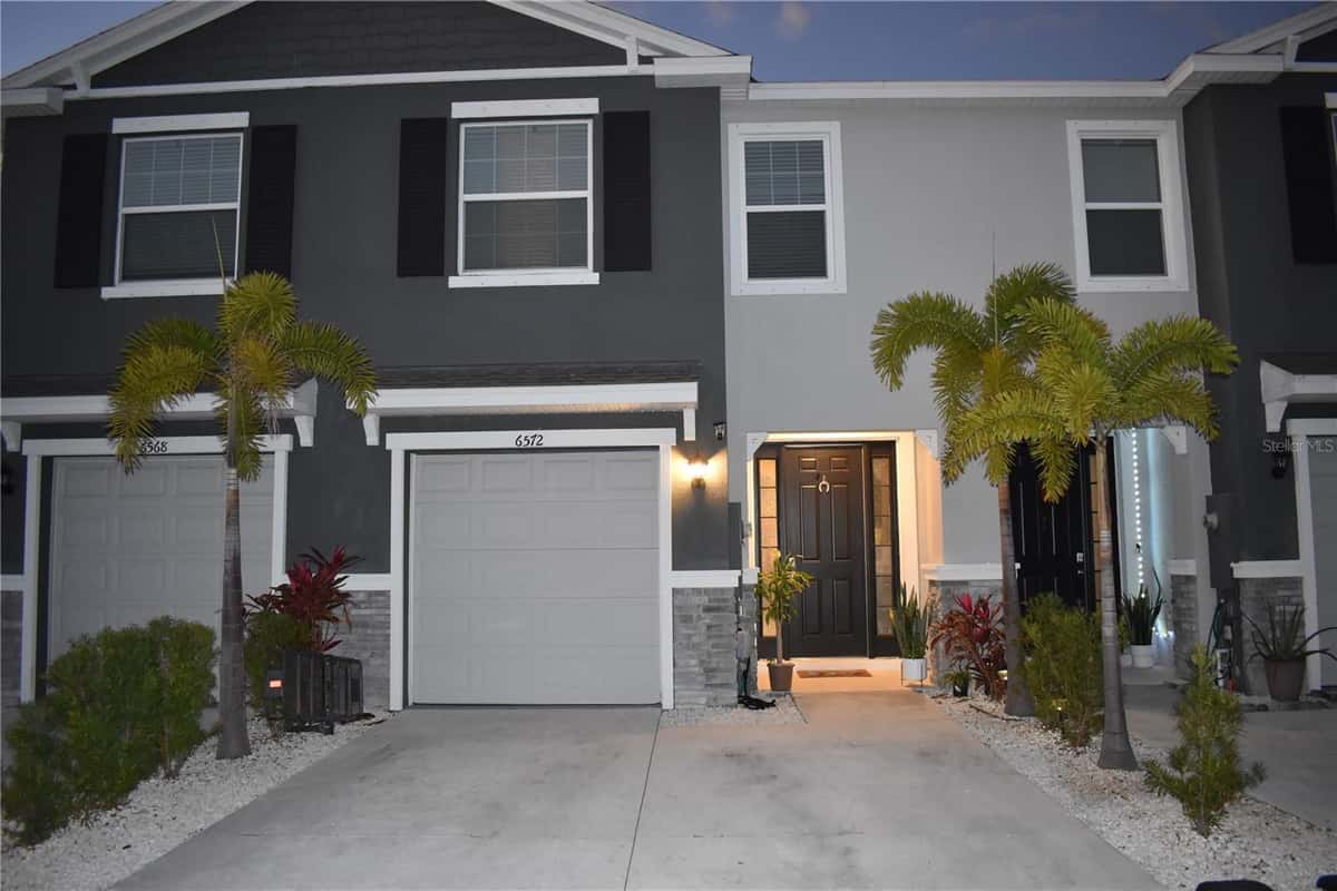 6572 SERENITY FALL LANE