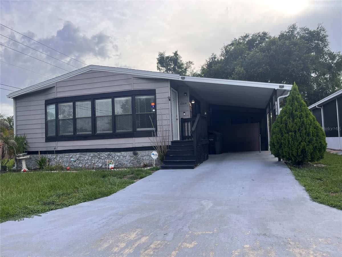 1504 HAWAIIAN PALM LANE