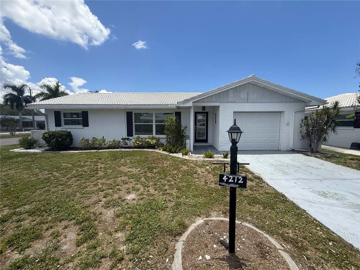 4212 NEIL LANE