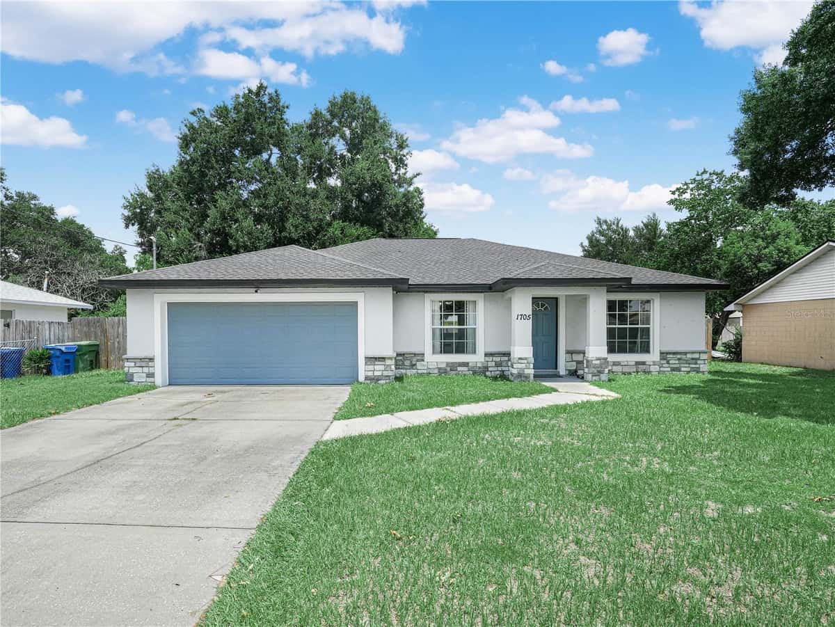 1705 SANDALWOOD CIRCLE
