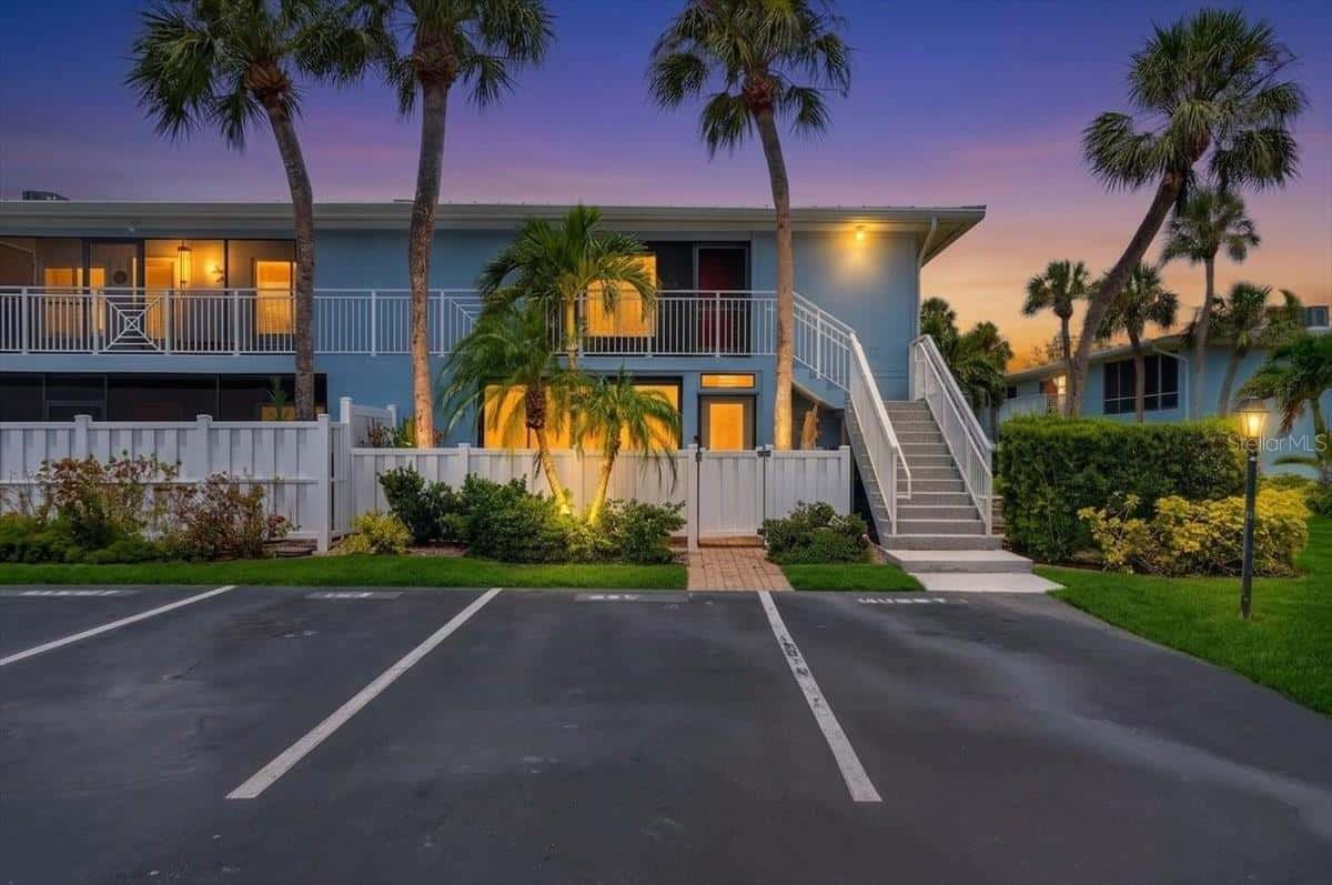 600 MANATEE AVENUE