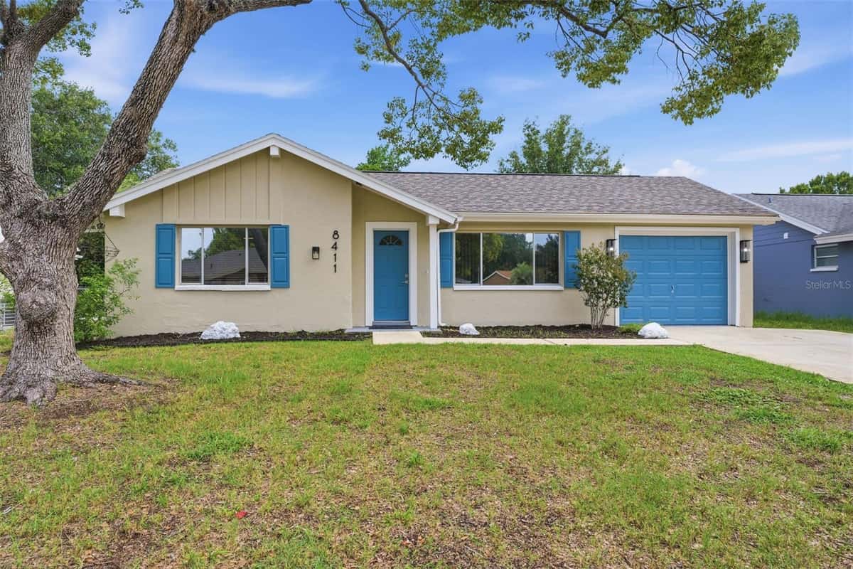 8411 LINCOLNSHIRE DRIVE