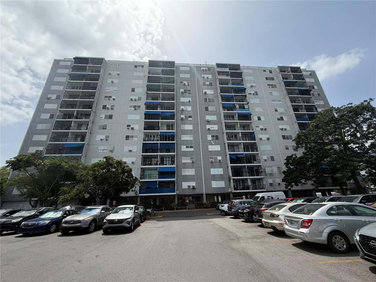 Apt 207 BORINQUEN TOWERS