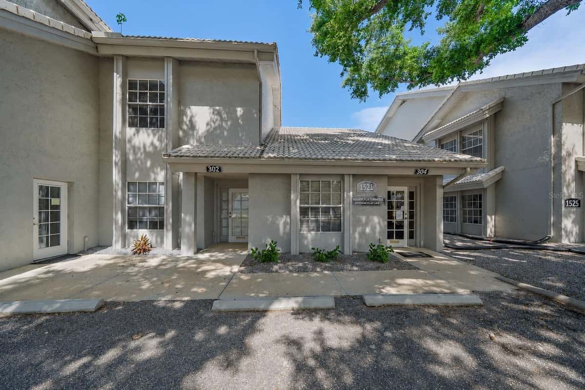 1521 TAMIAMI TRAIL