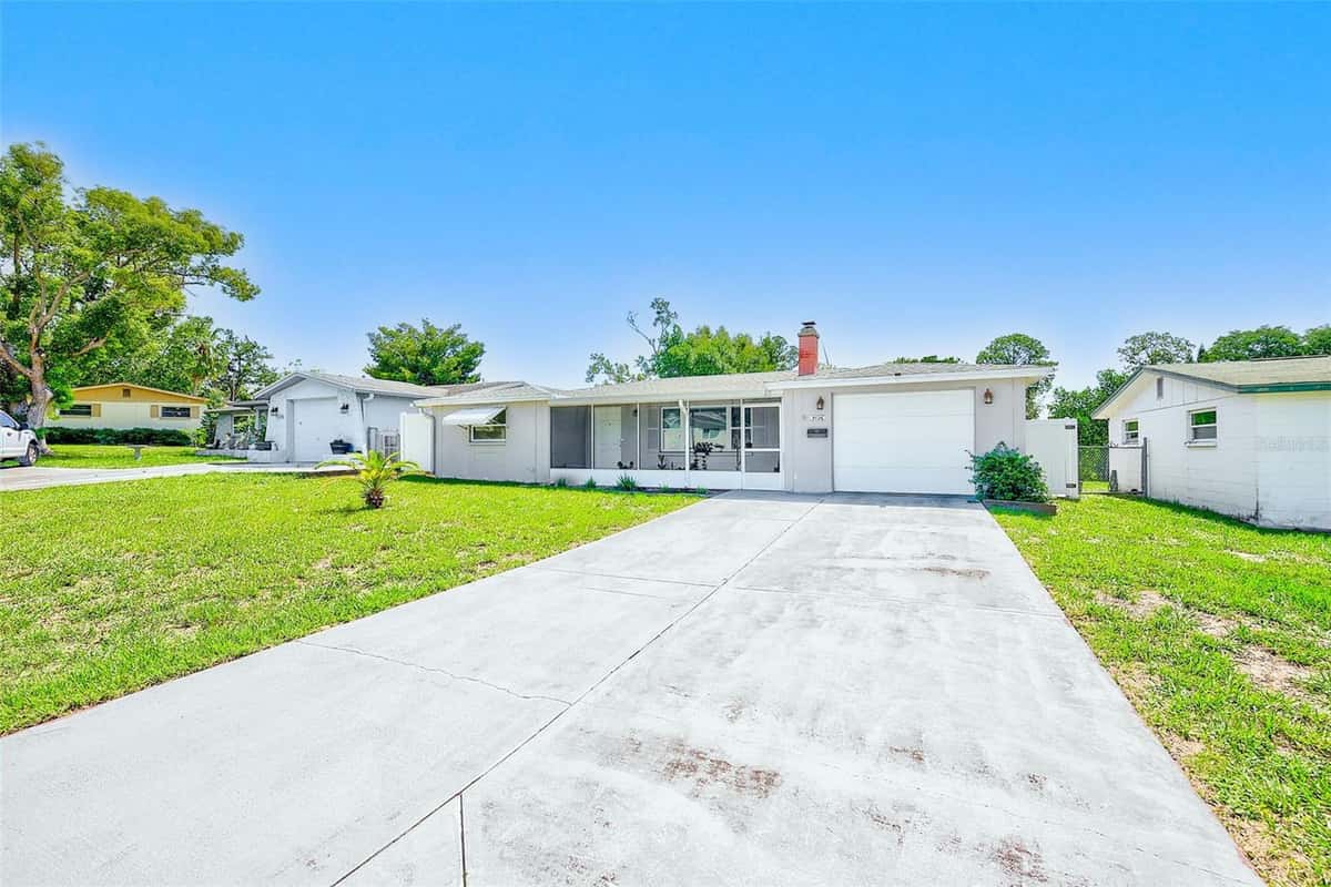 5126 ROSEWOOD DRIVE