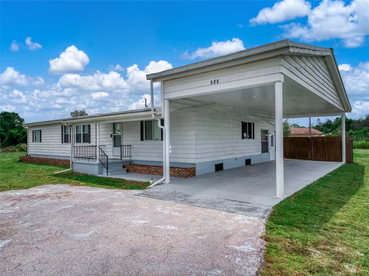 906 WHATLEY COURT