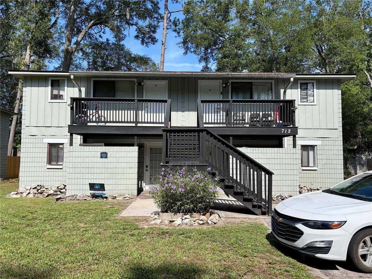 712 70TH TERRACE