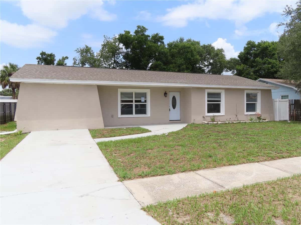 1215 WINDSOR CIRCLE