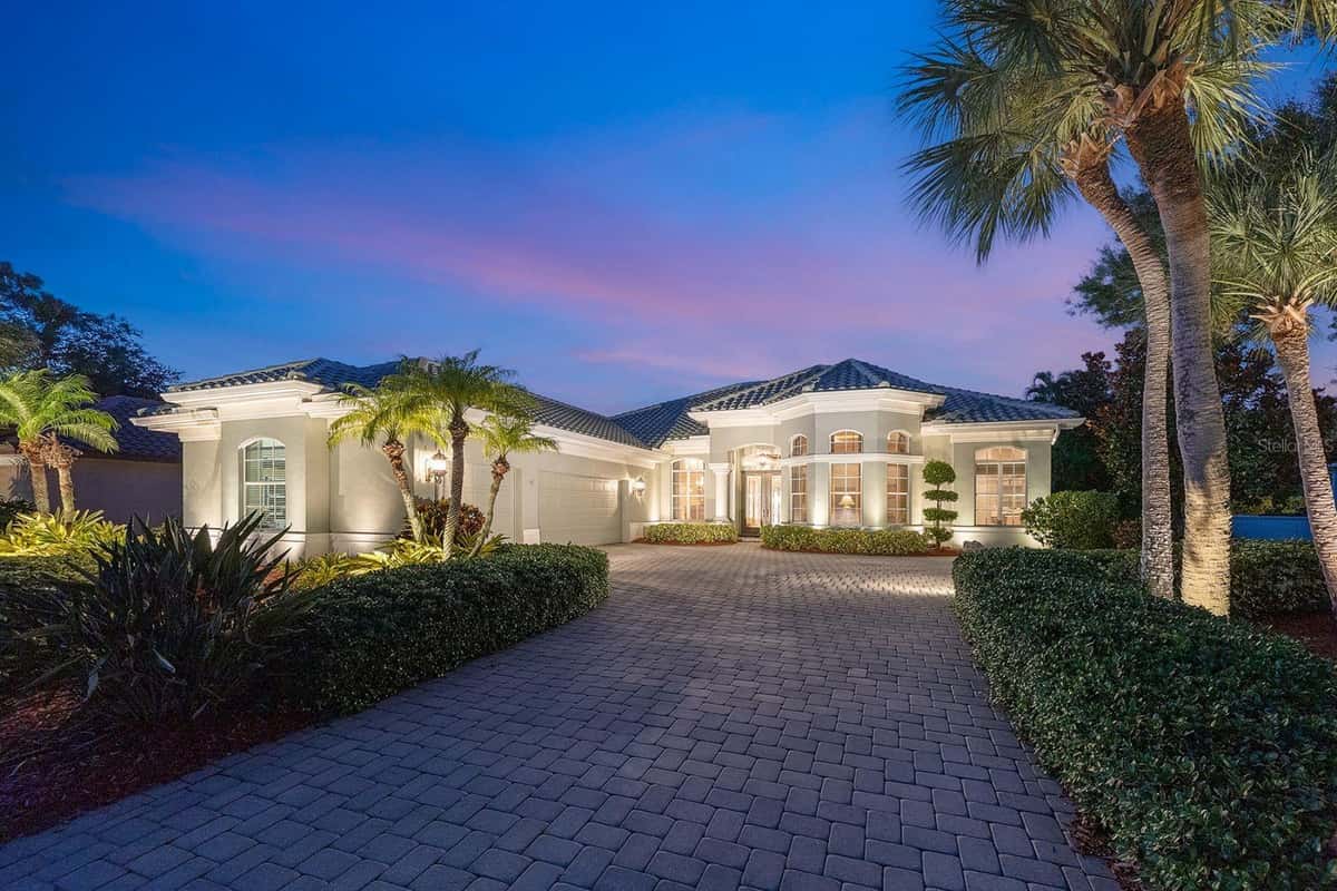 24 GRAND PALMS BOULEVARD