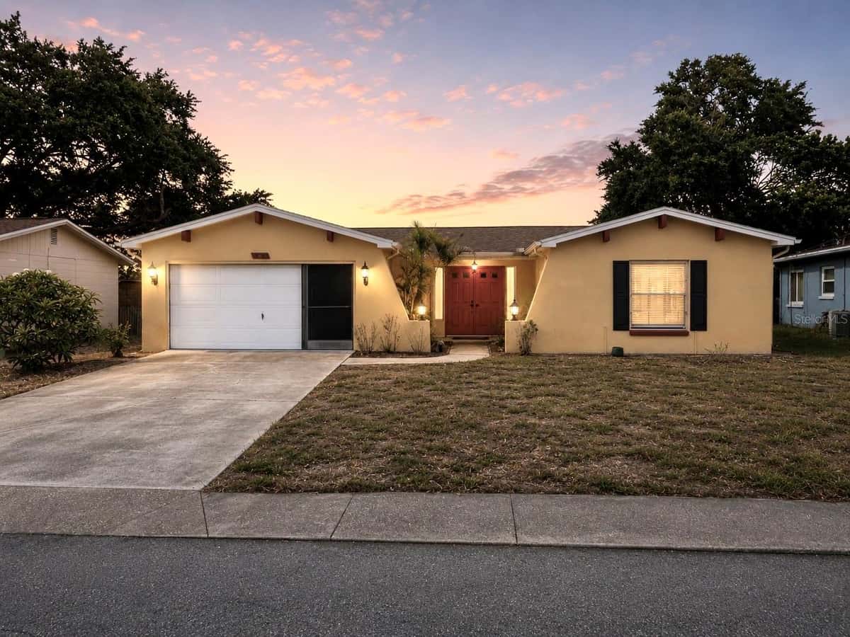 8433 MOULTON DRIVE