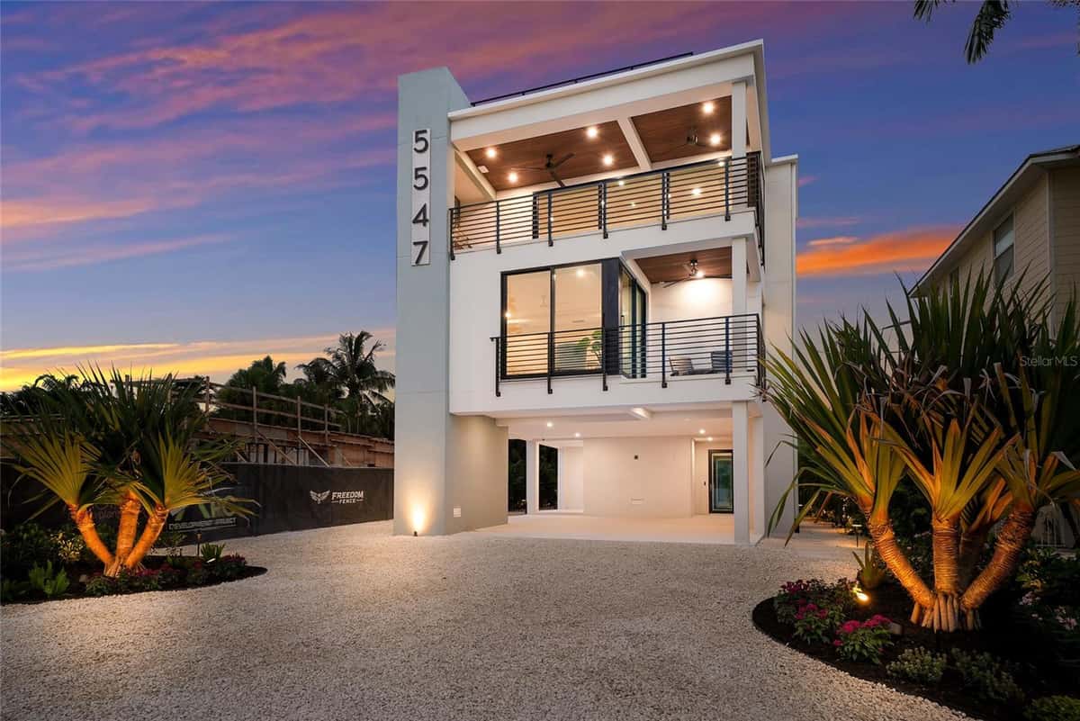 5547 AVENIDA DEL MARE