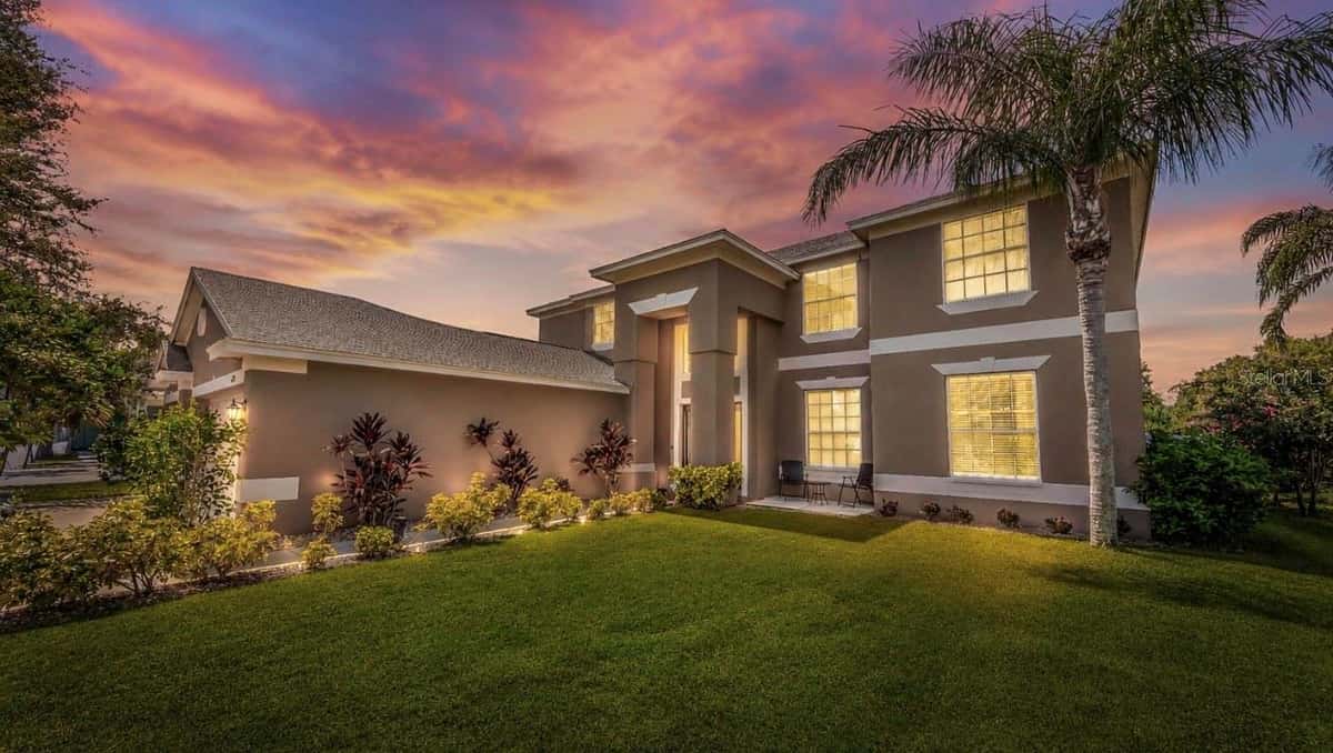 1853 PINK GUARA COURT