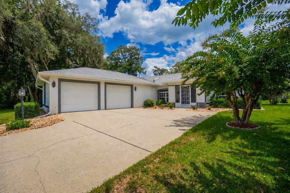 3048 BALMORAL COURT