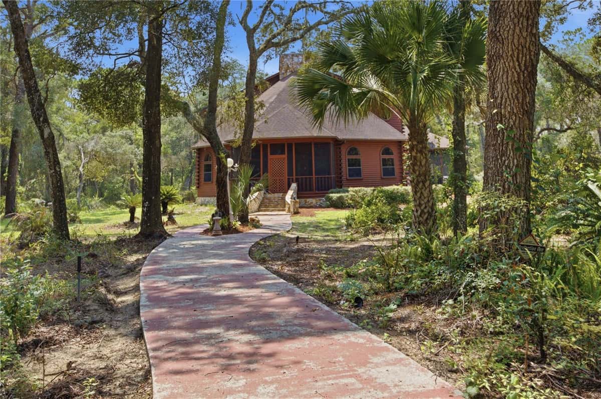 6850 ROUND LAKE ROAD