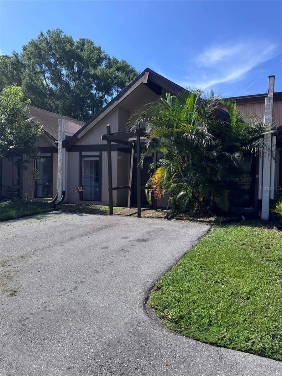 4008 MURIEL PLACE
