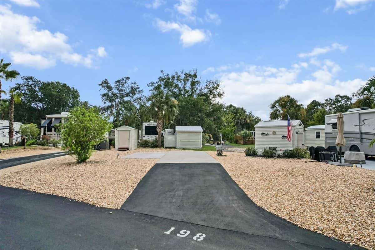 10173 SUNCOAST BOULEVARD