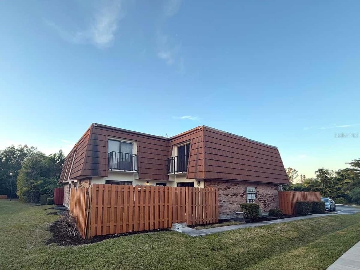 1406 PARK SHORE CIRCLE