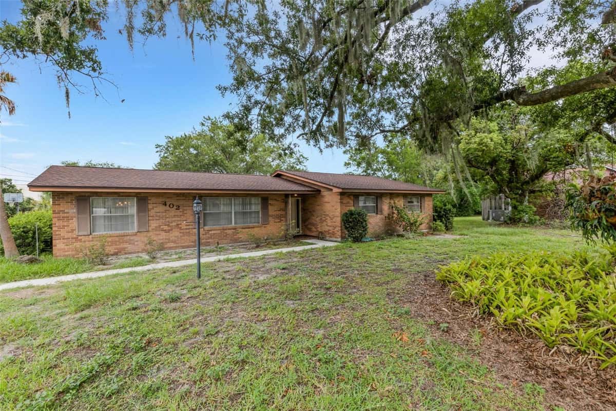 402 ABERDEEN COURT