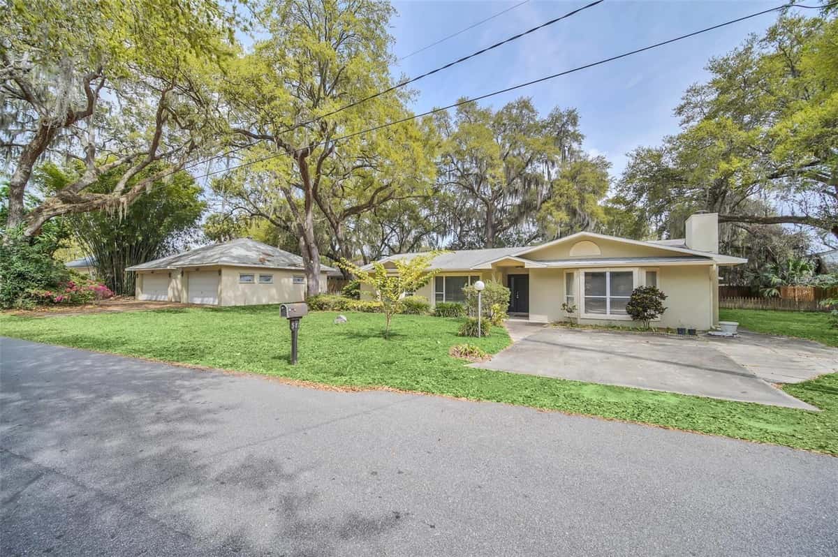 581 WOODLAWN TERRACE