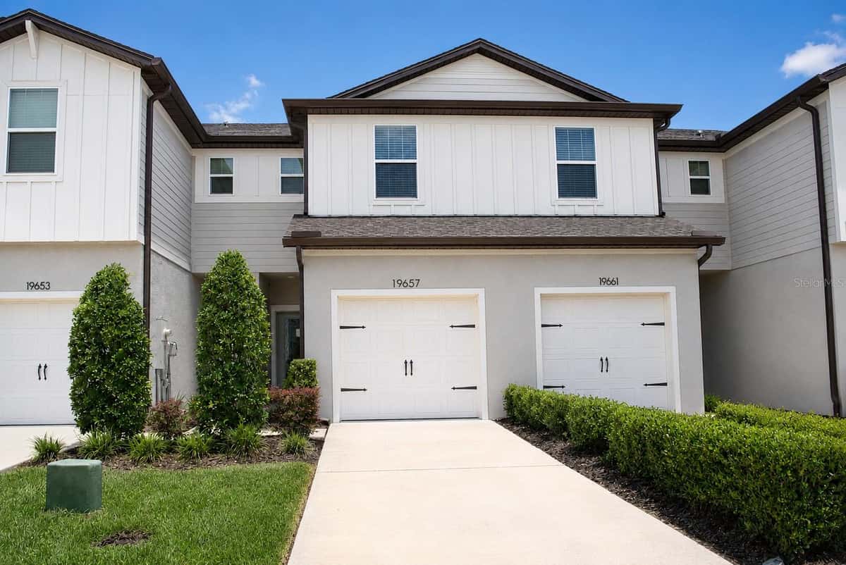 19657 SHADY OAK DRIVE