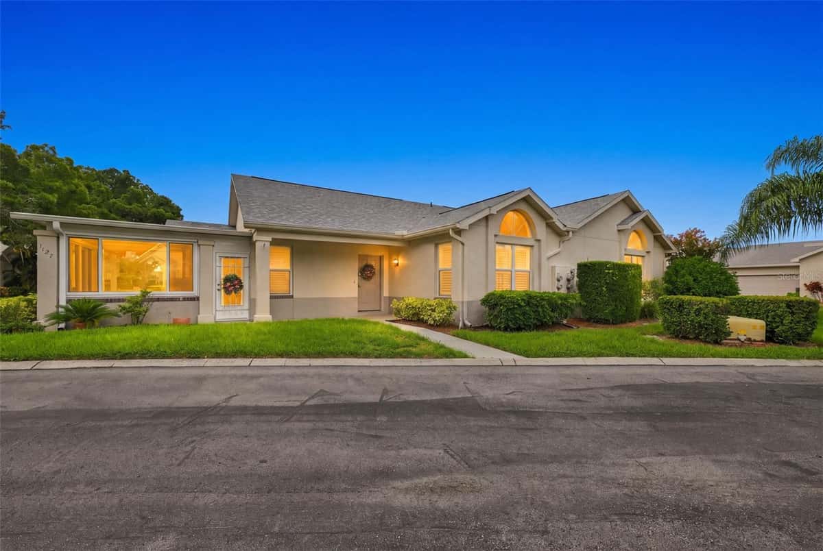 1124 GOLFVIEW WOODS DRIVE