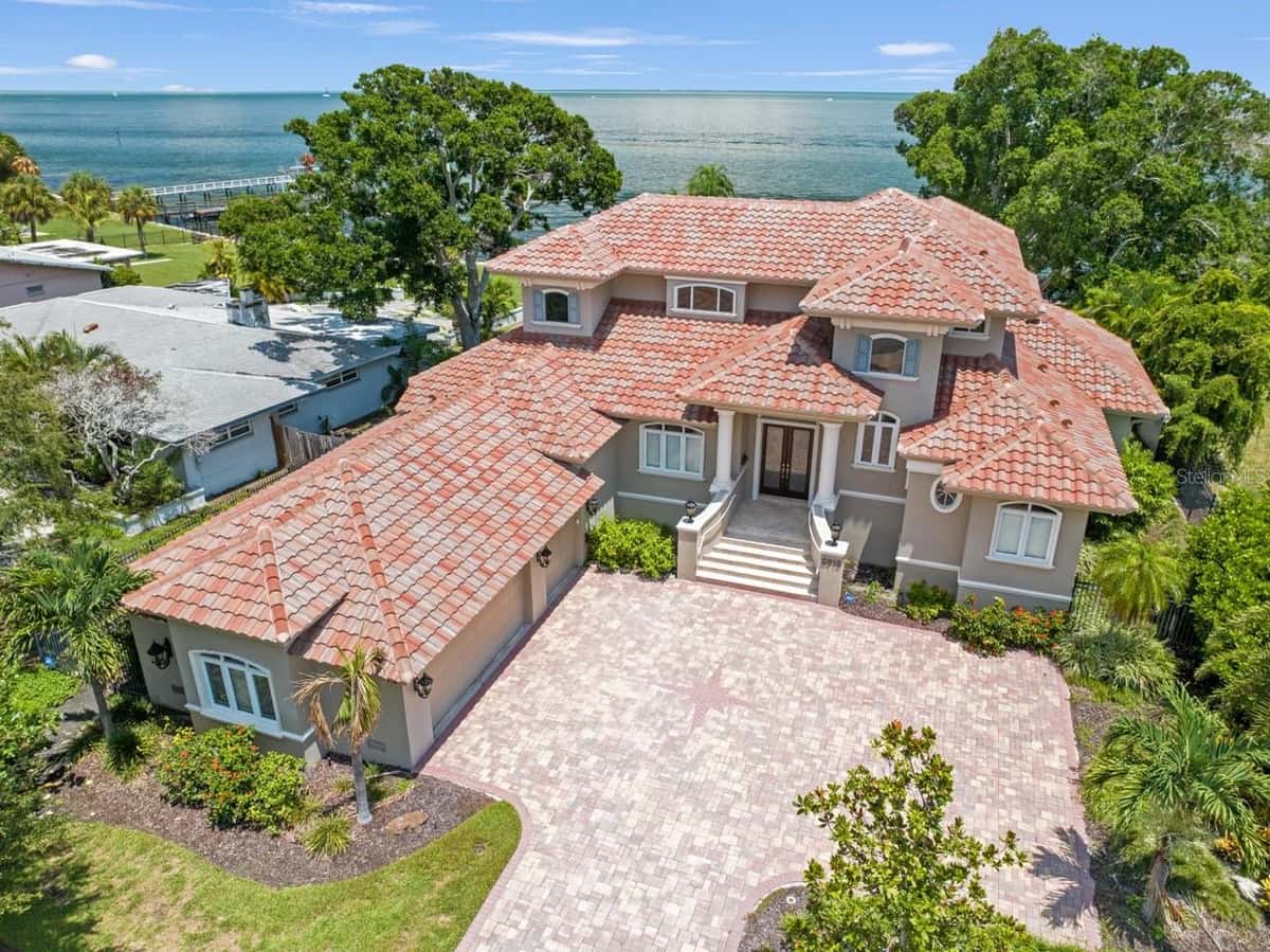 5918 BAHAMA SHORES DRIVE