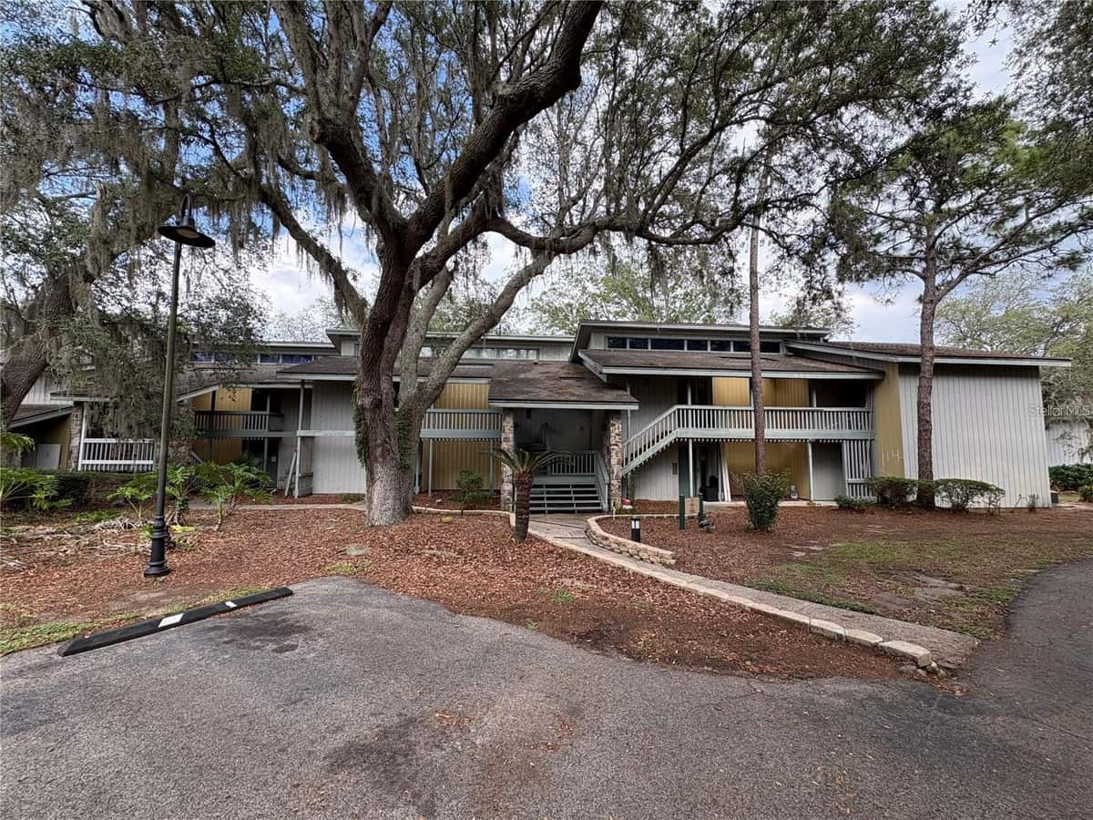 193 PALM VIEW COURT