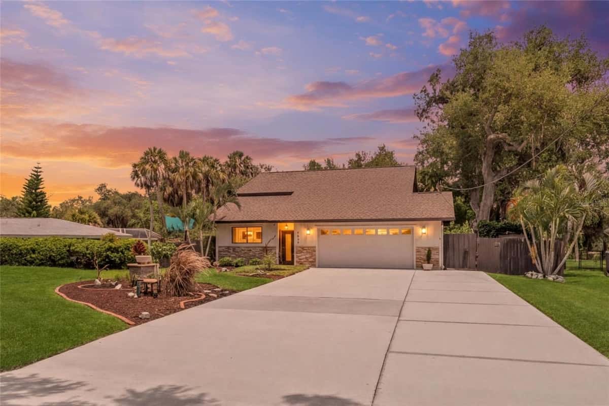 3643 MERIDALE ROAD