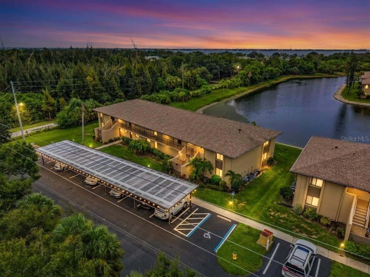 4000 OAKVIEW DRIVE