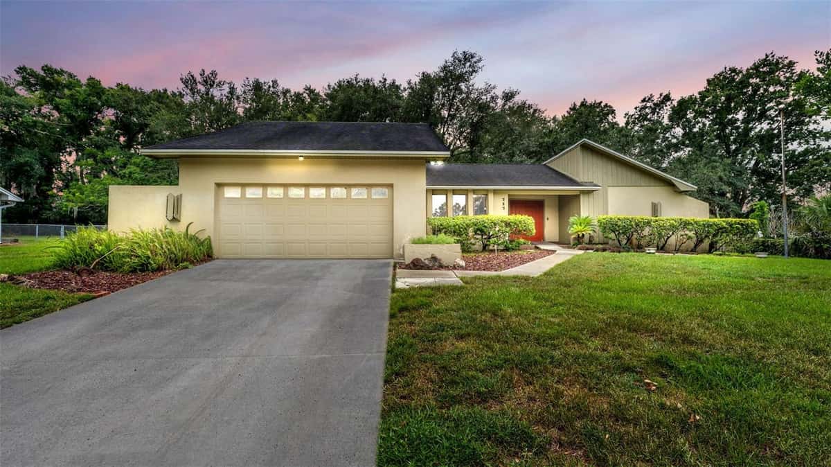 717 WOODHILL DRIVE