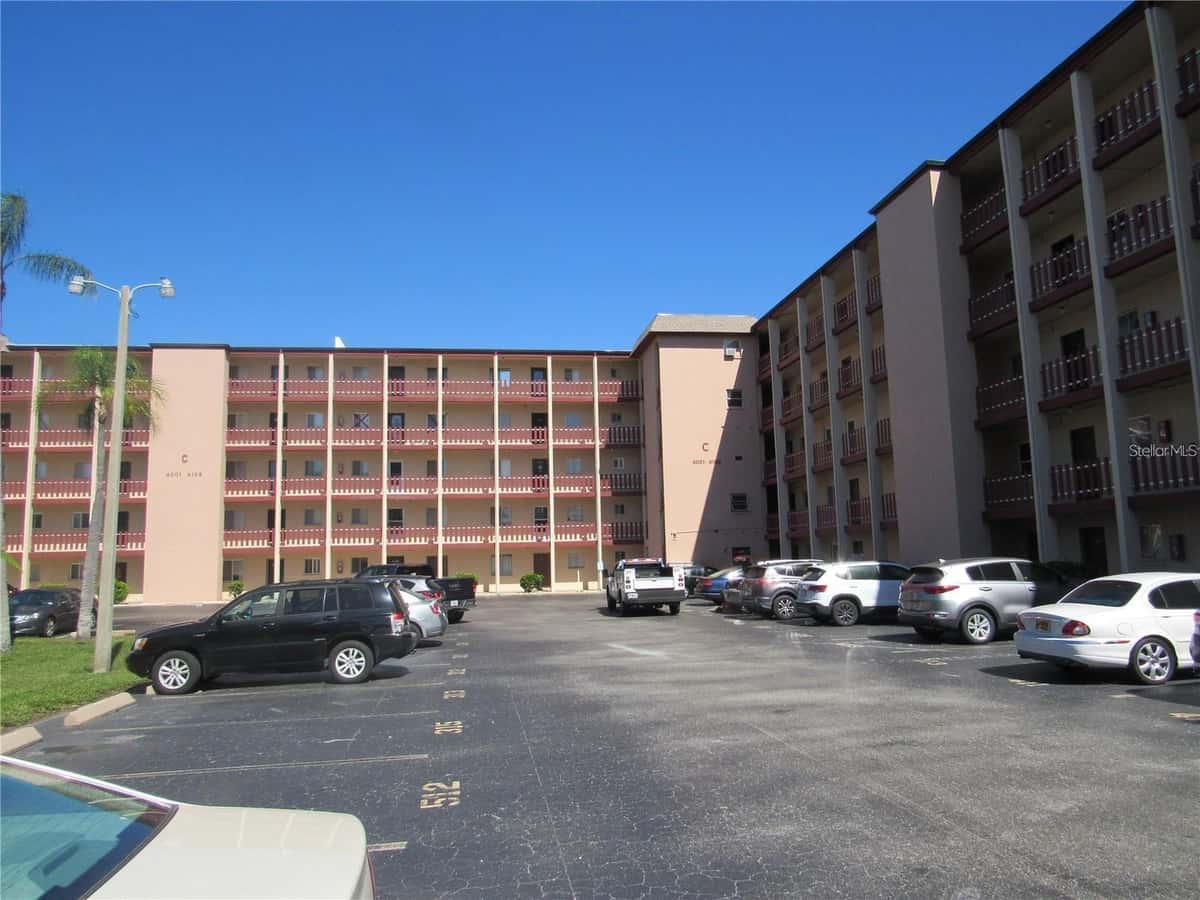 4135 LAKE BAYSHORE DRIVE