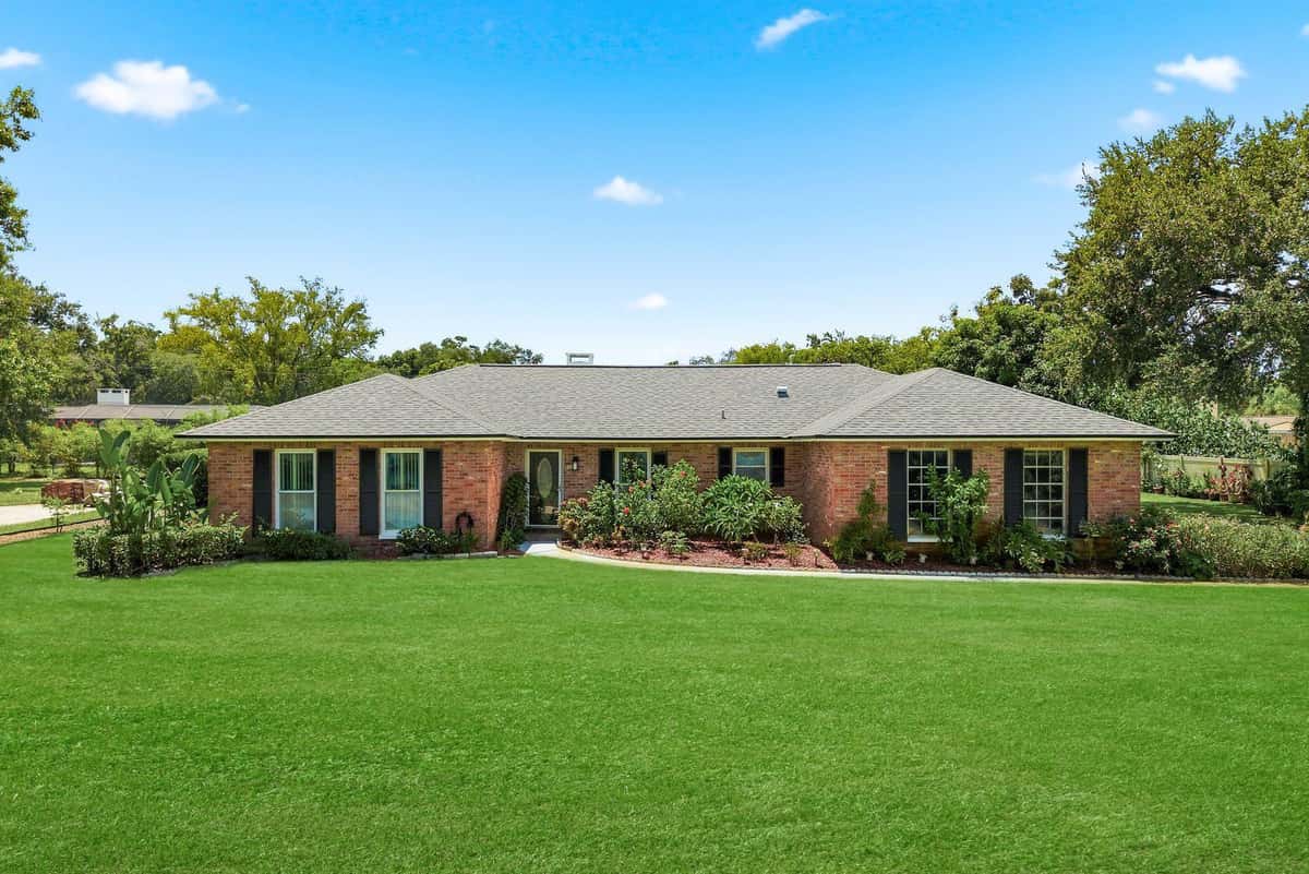 920 LAKE FOREST ROAD