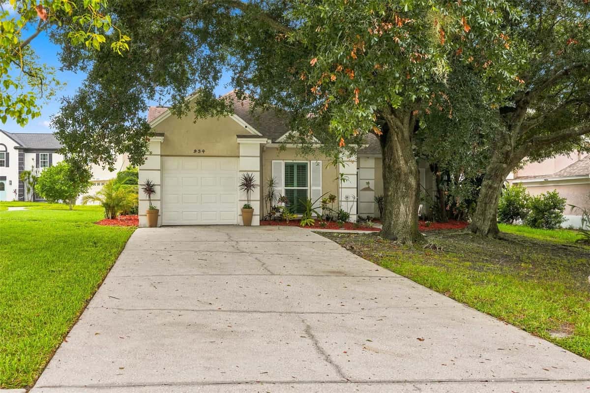 934 BERKLEY COURT