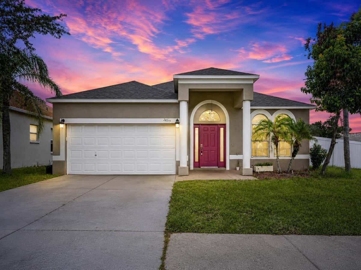 24519 BREEZY OAK COURT