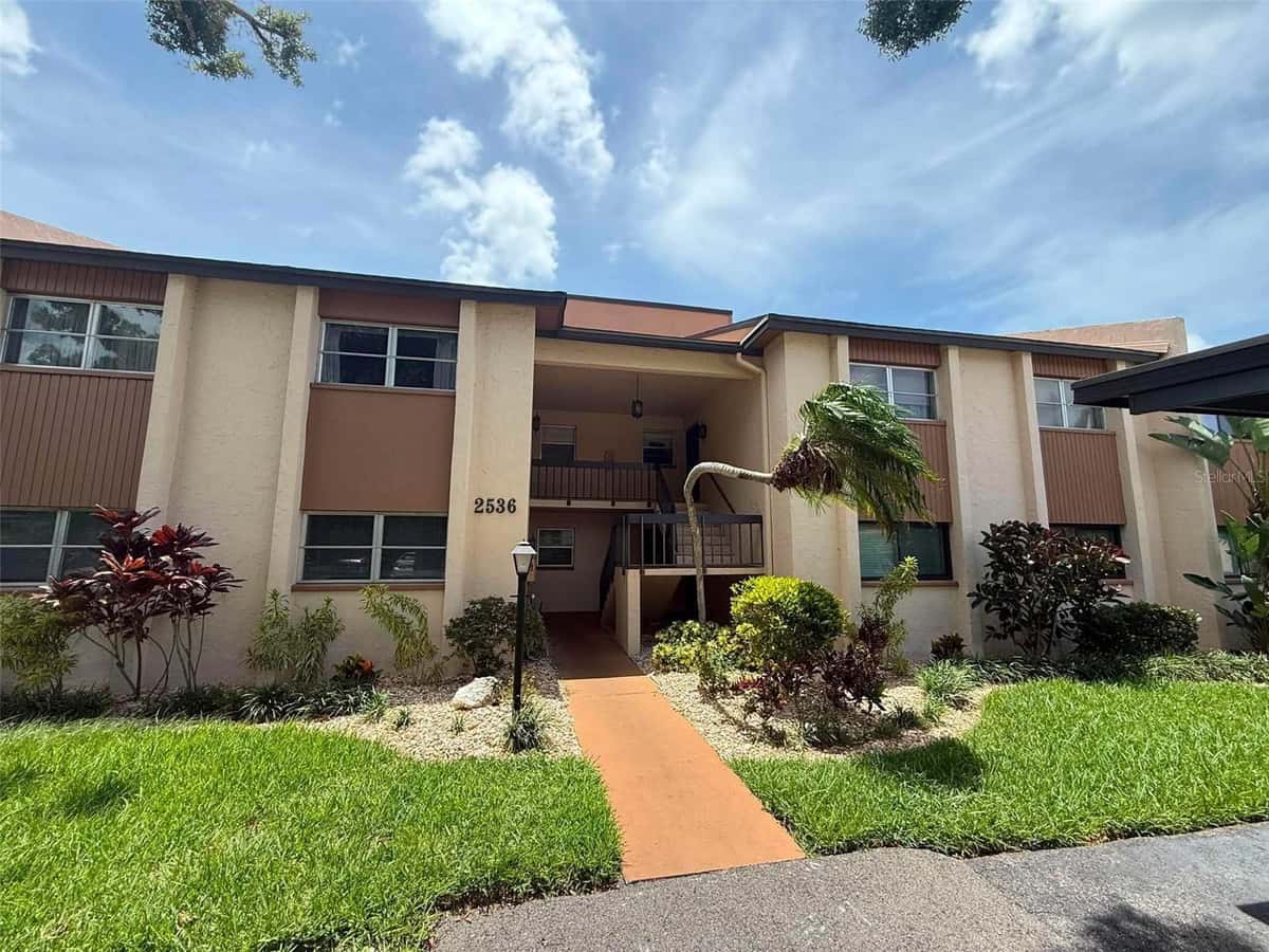 2536 CLUBHOUSE CIRCLE