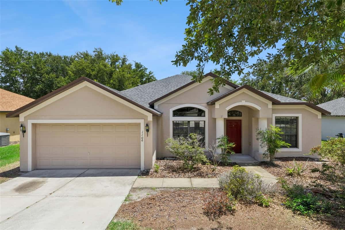 1106 NATURAL OAKS DRIVE